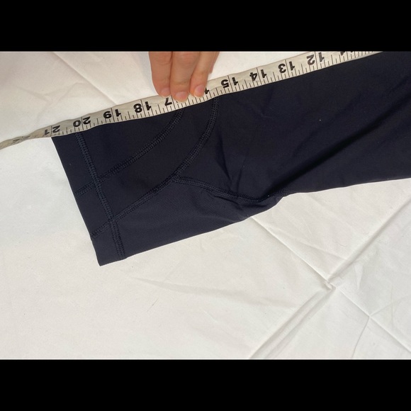 Lululemon leggings black capri MTVN motivation size 2 A030122 - Picture 3 of 6